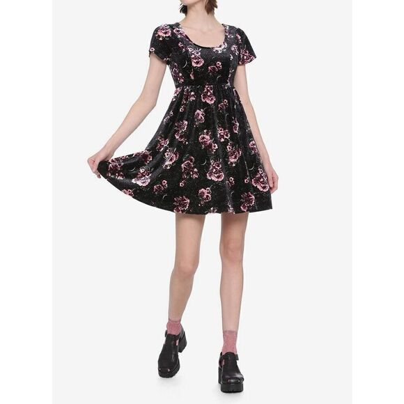 Hot Topic Roses & Moons Velvet Dress (Med) - Picture 9 of 9